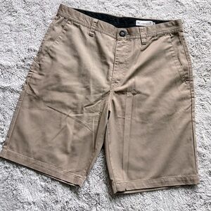 NWOT Volcom shorts